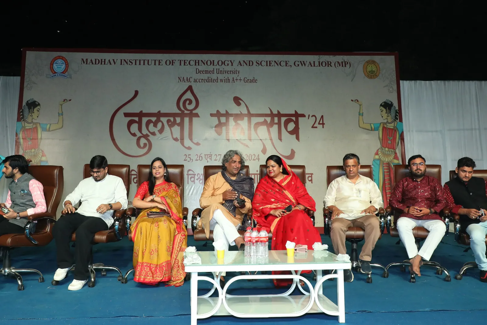 कवि सम्मेलन का ओजस्वी मंच